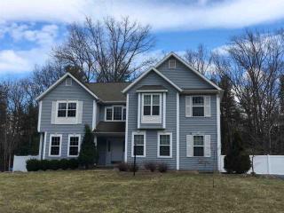 8 Overlook Dr, Fortsville, NY 12831-2810