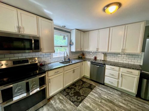 4 Woodcrest Dr, Ossipee, NH 03864-7060