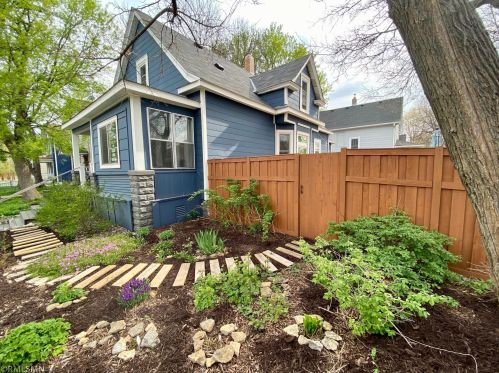 38 Douglas St, Saint Paul, MN 55102-2302