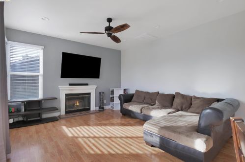 1743 Fairhaven Ct, Oakley CA  94561-3069 exterior