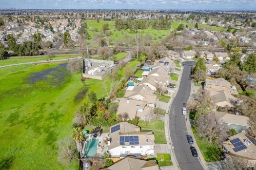 8856 Hiddenspring Way, Elk Grove CA  95758-6153 exterior