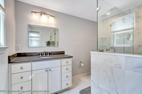 5 Coach Dr, Hazlet NJ  07730-1806 exterior