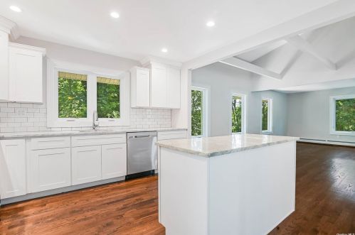 60 Highland Ave, Northport, NY 11768-1612