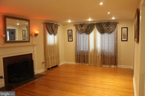 295 Walnut St, East Orange, NJ 07017-3811