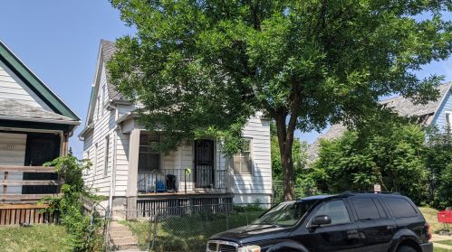 3541 11th St, Milwaukee, WI 53206-3032