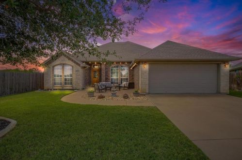 1016 Redfish Dr, Burleson, TX 76028-8152