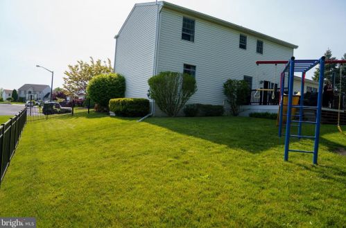7 Elm Dr, West Enola PA  17025-2083 exterior