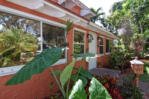 512 35th St, West Palm Beach, FL 33404-2204