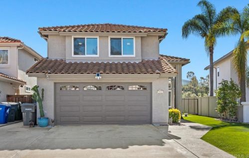 1521 Green Oak Rd, Vista, CA 92081-8743