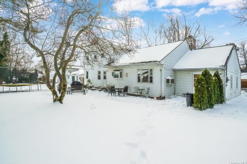 42 Avondale Rd, White Plains NY  10605-4641 exterior