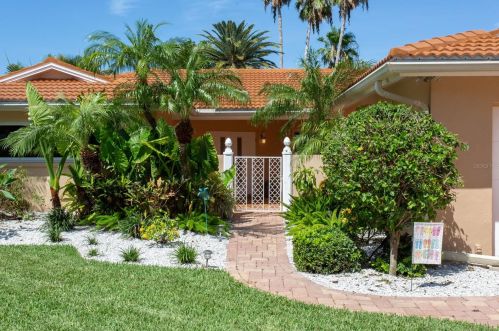 12050 4th St, Saint Petersburg FL  33706-4426 exterior