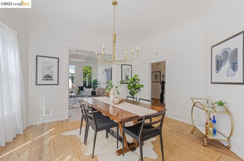 693 32 St, Oakland CA 94609-2932 exterior