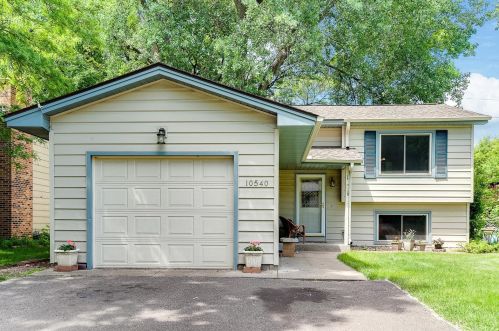 10540 Unity St, Minneapolis, MN 55433-4957
