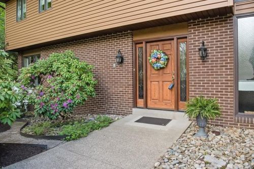 3208 Brunton Dr, Glenshaw, PA 15116-1412