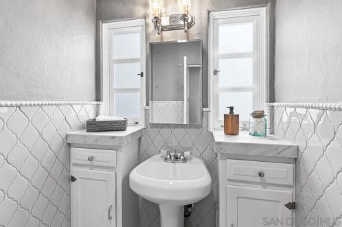 3221 Dumas St, San Diego CA  92106-1311 exterior