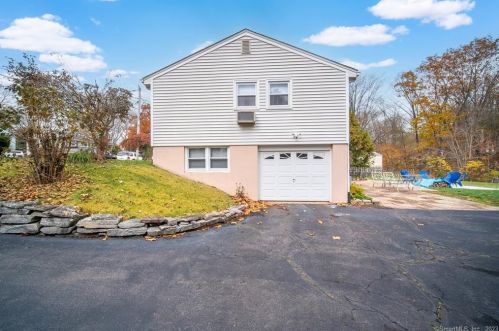 148 Dorothy Dr, Middletown CT  06457-5304 exterior