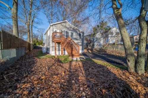 343 Knox Way, Hopatcong NJ  07843-1114 exterior