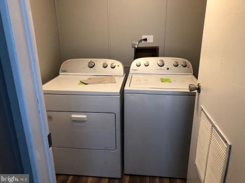 223 Greyfield Dr, Lancaster PA  17603-4693 exterior