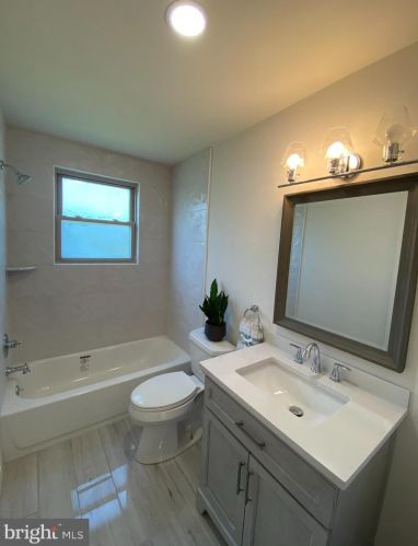 2 Edgemoor Rd, Cheltenham PA  19012-1805 exterior