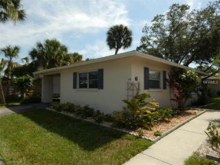 6 Strathmore Blvd, Sarasota, FL 34233-1308