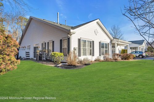 122 Greenlawns Dr, Lakewood, NJ 08701-7356