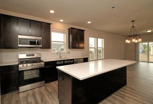 8431 Westbrook Dr, Sturtevant, WI 53177-2893