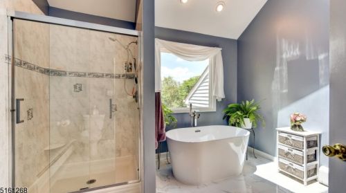 13 Buchannan Way, Flemington NJ  08822-3205 exterior