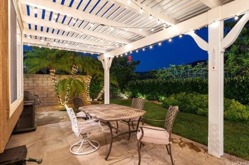 490 Tree Hollow Ct, Simi Valley CA  93065-7311 exterior