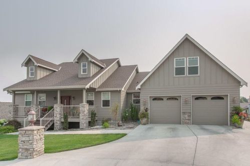 401 Lars Ln, Wenatchee, WA 98801-2486
