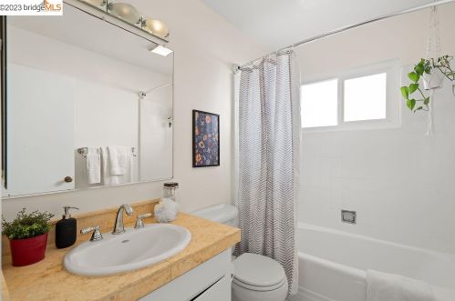 3557 Klamath St, Oakland CA 94602-4126 exterior