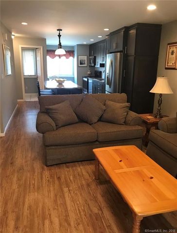 91 Chestnut St, Bethel CT  06801-2676 exterior