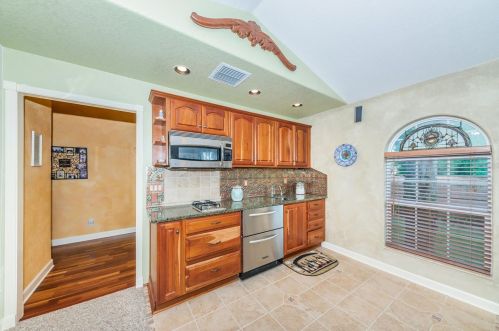 1083 Northridge Dr, Palm Harbor FL  34683-2720 exterior