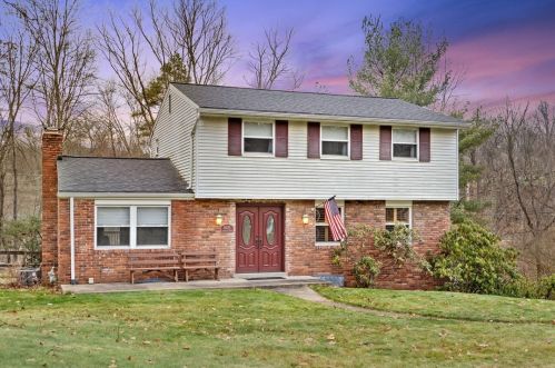 1021 Arborwood Dr, Gibsonia, PA 15044-9242