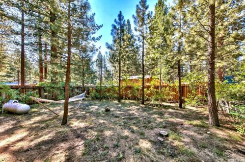 842 Sonoma Ave, South Lake Tahoe CA  96150-2720 exterior