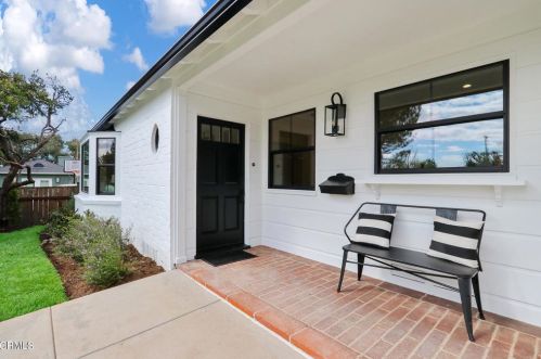 2077 Grand Oaks Ave, Altadena CA  91001-3530 exterior