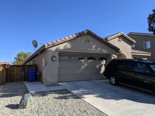 12379 Griffin Ln, Victorville, CA 92395-7816