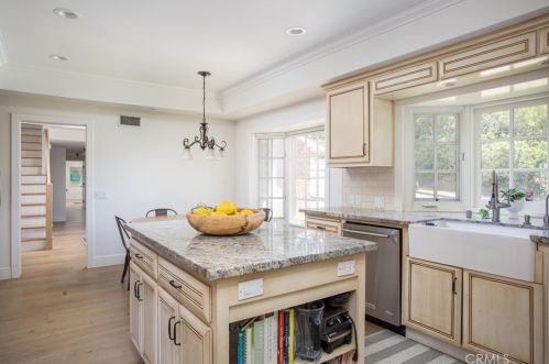 2936 Alta Vis Dr, Newport Beach CA  92660-3205 exterior