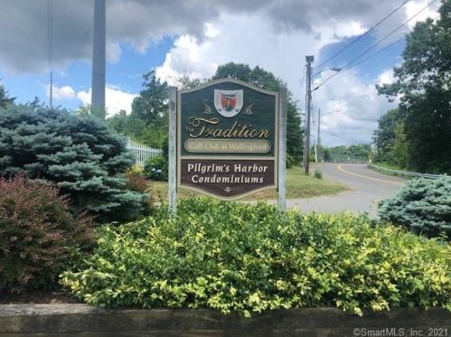 11 Pilgrim Hbr, Wallingford CT  06492-5440 exterior