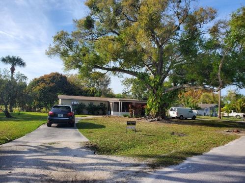101 40th St, Fort Pierce, FL 34947-2578