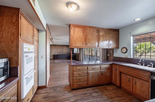 6297 Jill Ct, Simi Valley CA 93063-3727 exterior