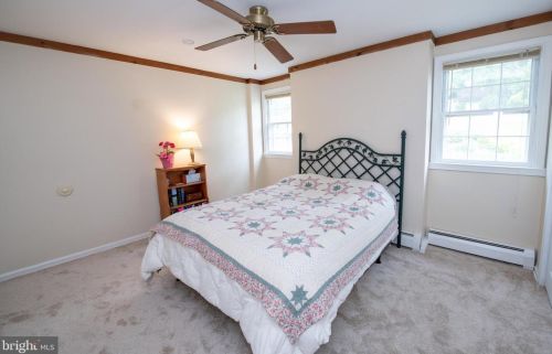 173 Marmic Dr, Southampton PA 18966-1724 exterior