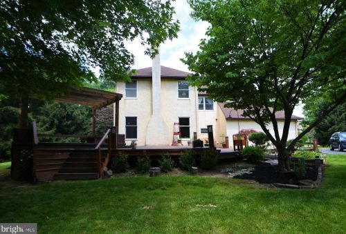 86 Wood Dr, Southampton PA  18966-2214 exterior