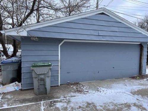 6877 42nd St, Milwaukee, WI 53209-2256