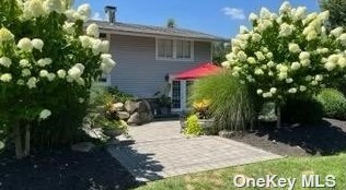 39 Scotchpine Dr, Hauppauge, NY 11749-1604