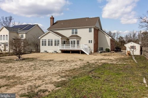 7337 Hooes Rd, Springfield VA 22152-3704 exterior