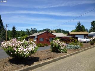 1223 Locust St, Oakland, OR 97462-9627
