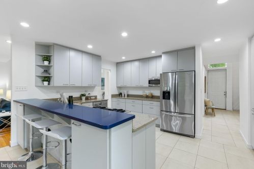 3709 Whispering Ln, Falls Church VA  22041-1121 exterior