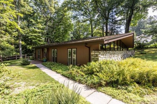 324 Crystal Springs Rd, Bradfordwoods, PA 15015-1336