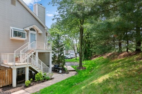 22 Birchwood Rd, Bedminster NJ  07921-1910 exterior