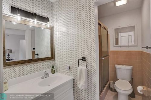 305 4th Ter, Dania Beach FL  33004-4714 exterior